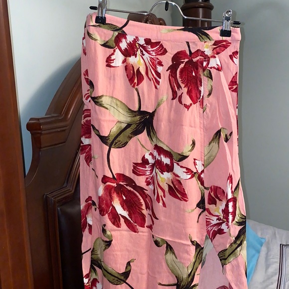 Forever 21 floral skirt with slit - Picture 2 of 2